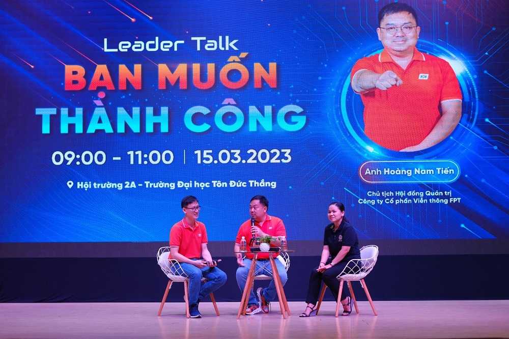 Diễn giả Hoàng Nam Tiến chia sẻ kinh nghiệm khởi nghiệp và dẫn dắt đội ngũ.