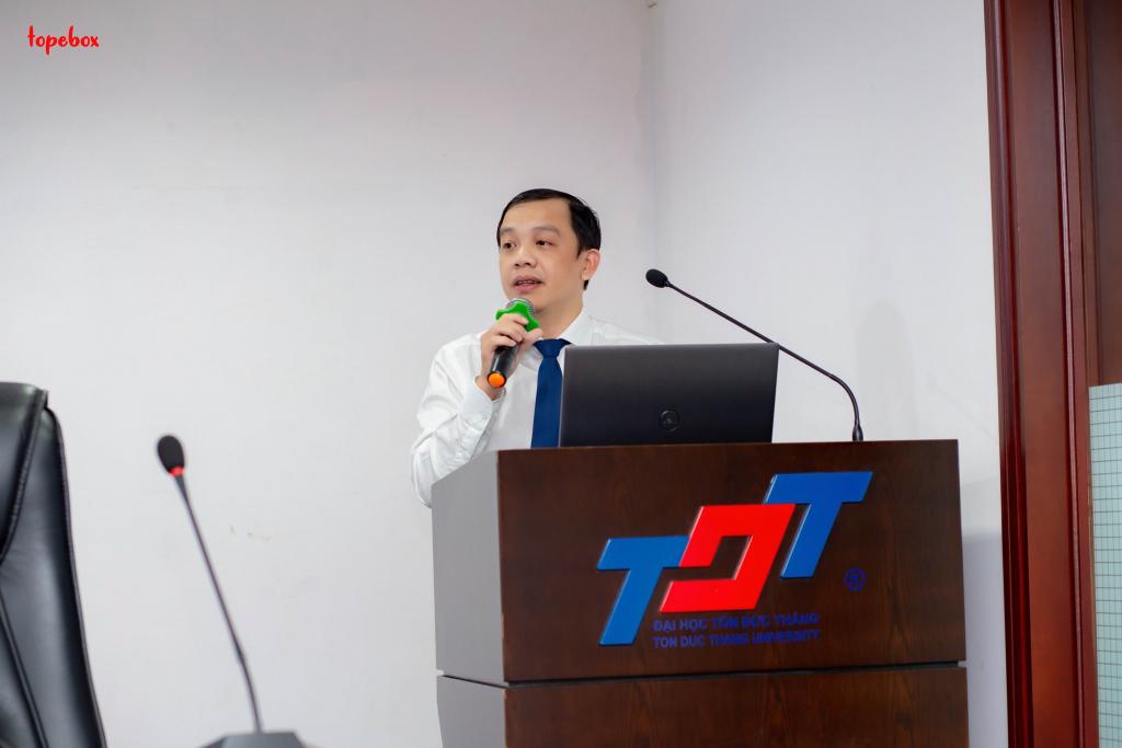 Thầy Tăng Khắc Quý - Phụ trách Trung tâm HTDN & CSV phát biểu.